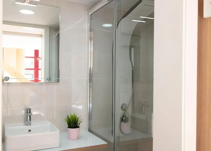 Close To Everything Your Yellow Prm 1f * بورتو