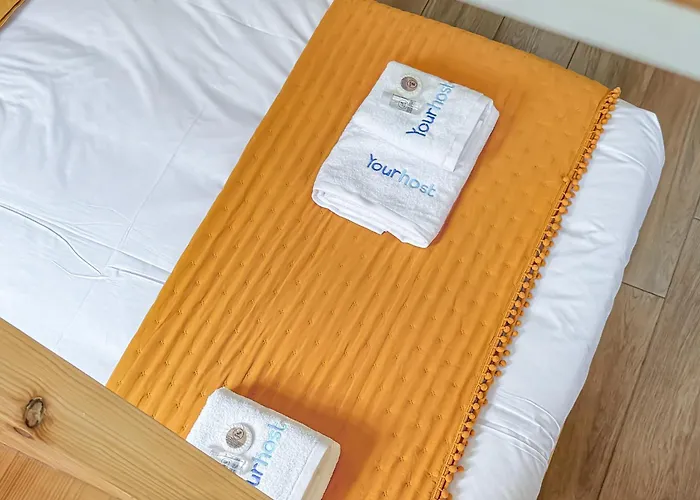 Close To Everything Your Yellow Prm 1f * بورتو