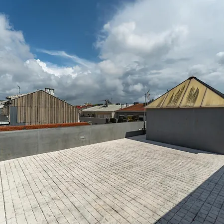 Apartment Close To Everything Your Yellow Prm 1f