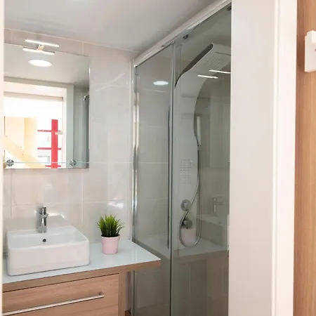 Close To Everything Your Yellow Prm 1f * Porto