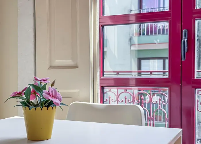 Close To Everything Your Yellow Prm 1f Apartament *